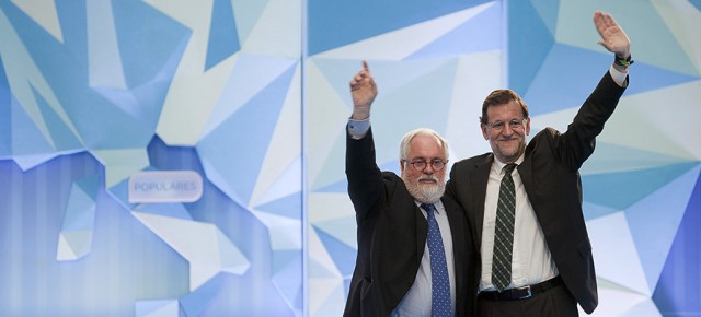 Mariano Rajoy con Miguel Arias Cañete en el acto de Valencia