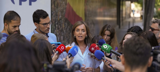 Carmen Fúnez realiza declaraciones a los medios de comunicación