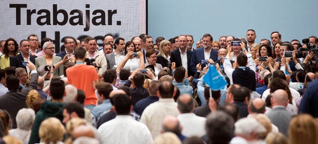 Mariano Rajoy junto al Candidato a la Comunidad Valenciana, Alberto Fabra y candidatos de la provincia de Alicante