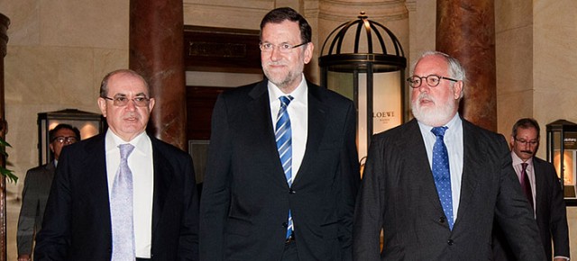 Mariano Rajoy y Arias Cañete a su llegada al Forum Europa
