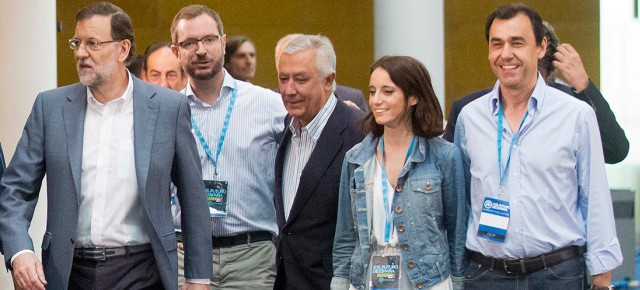 Andrea Levy con el presidente del Gobierno y el resto de vicesecretarios del PP