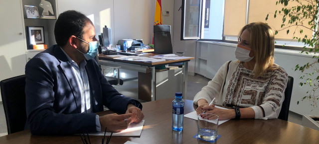 Ana Beltrán se reúne con Sociedad Civil Catalana 