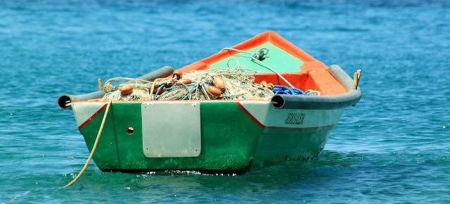 Urgimos al Gobierno a dotar a los pescadores del material de protección necesario contra el coronavirus