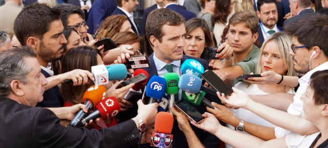 Pablo Casado atiende a los medios de comunicación