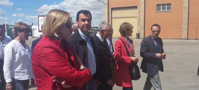 Maillo visita a la Cooperativa Cobadu en Moraleja del Vino (Zamora)
