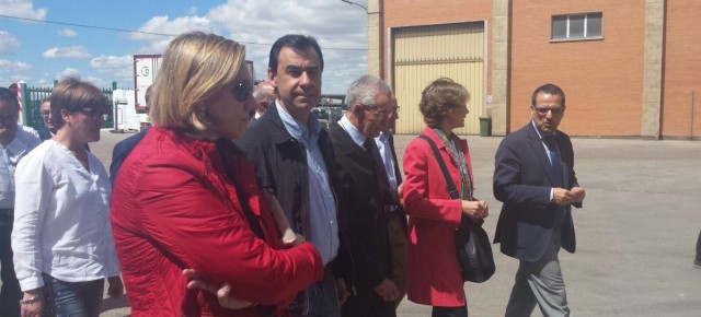 Maillo visita a la Cooperativa Cobadu en Moraleja del Vino (Zamora)