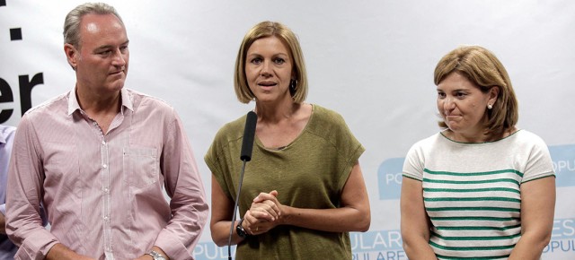  La secretaria general del Partido Popular, María Dolores Cospedal, junto a Isabel Bonig y Alberto Fabra