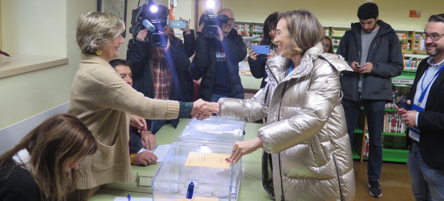 Cuca Gamarra ejerce su derecho a voto en las elecciones del 10-N