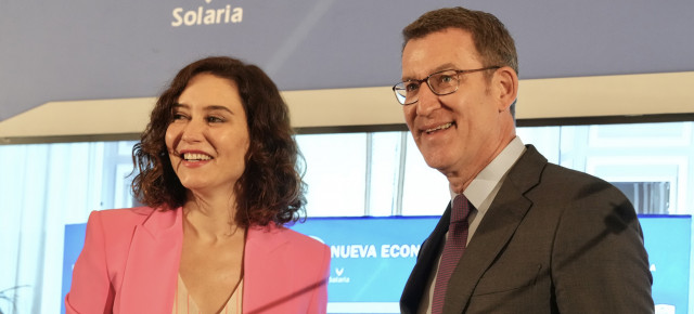 Alberto Núñez Feijóo e Isabel Díaz Ayuso en el desayuno de Nueva Economía Fórum