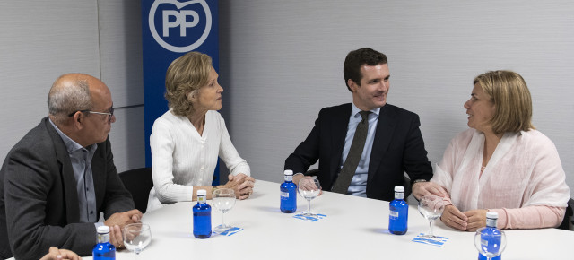 Pablo Casado recibe a las Damas de Blanco y respalda la campaña #YoVotoNo