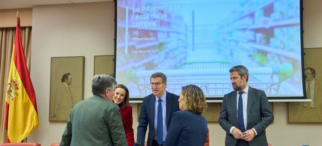 Alberto Núñez Feijóo antes de inaugurar la jornada.