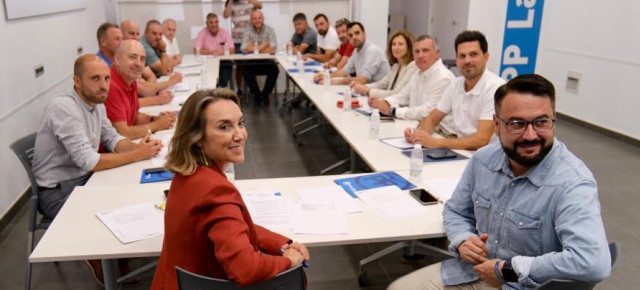 Cuca Gamarra reunida con el sector agroalimentario