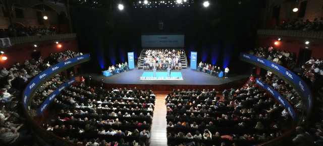 El candidato a la presidencia del Partido Popular, Alberto Núñez Feijóo, acompañado de Fernando López Miras, presidente del PP de la Región de Murcia