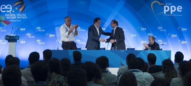 Mariano Rajoy y Esteban González Pons en la 