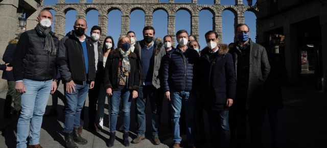 El presidente del Partido Popular, Pablo Casado, en su visita a Segovia acompañado de los miembros de la candidatura segoviana