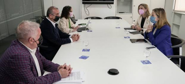 Ana Pastor y Alicia García en una reunión en la sede nacional del PP con la Plataforma del Tercer Sector