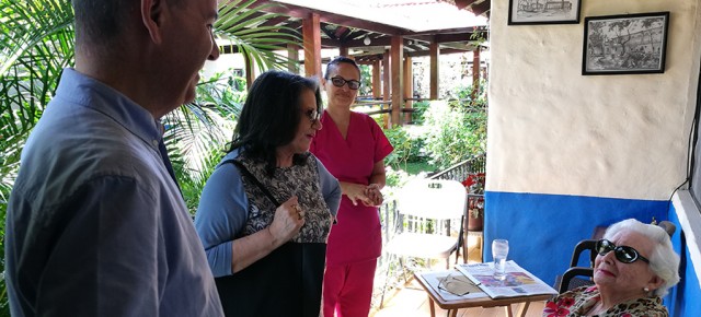 Ramón Moreno visita la Residencia de Adultos Mayores en Costa Rica