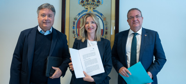 Alicia García, José Antonio Monago y Luis Santamaría en el Senado