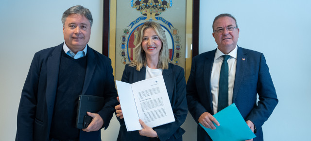 Alicia García, José Antonio Monago y Luis Santamaría en el Senado