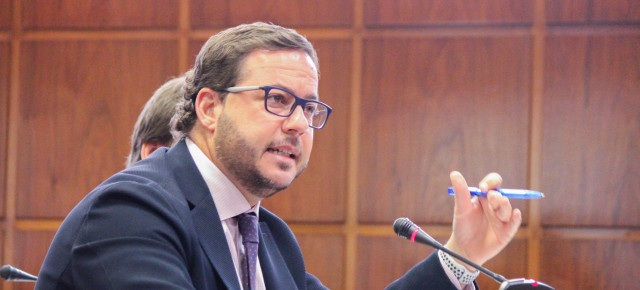 El senador Agustín Almodobar durante su intervención 