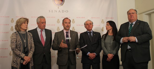 Los senadores por Andalucía junto al portavoz de Justicia, Manuel Altava