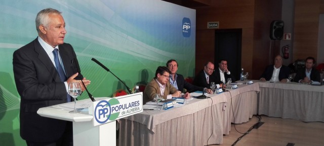 Javier Arenas participa en un acto de Balance de Legislatura en Almería