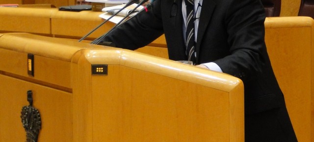 Jorge Ibarrondo en el Senado presentando la moción