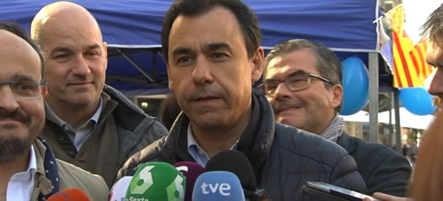 Fernando Martínez Maillo atiende a los medios en Tarragona