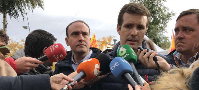El Vicesecretario de Comunicación del PP, Pablo Casado, atiende a los medios en Sabadell