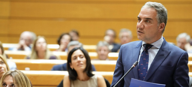 El coordinador general del PP, Elías Bendodo, durante la sesión de control al Gobierno en el Senado