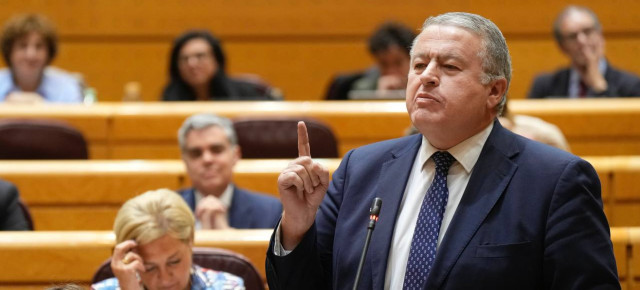 Francisco Bernabé, en el Pleno del Senado, en una pregunta a la ministra de Defensa