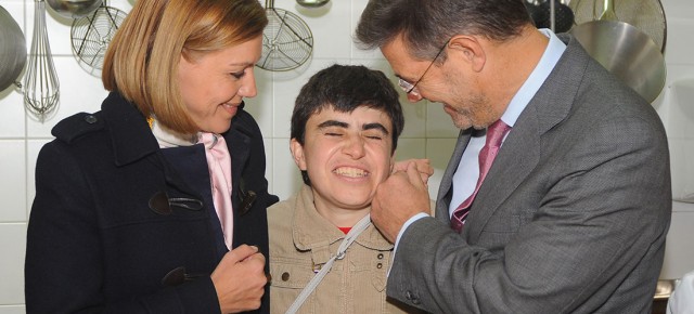 Mª Dolores Cospedal y Rafael Catalá visitan la asociación ASPADEC, en Cuenca