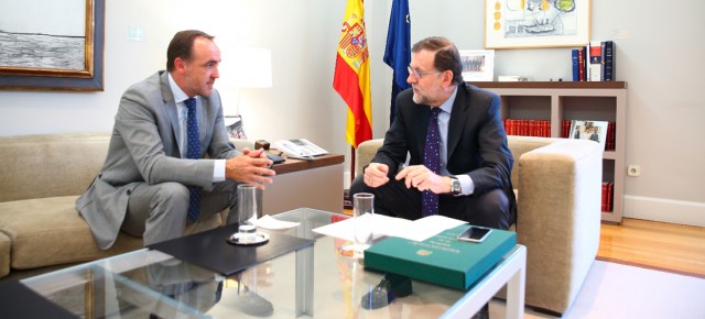Rajoy y Esparza se reúnen para analizar la situación política de España    