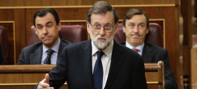 El presidente del Gobierno, Mariano Rajoy, responde a las preguntas de la sesión de control