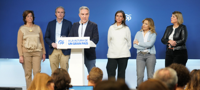 Elías Bendodo, Íñigo de la Serna y Carmen Fúnez en rueda de prensa