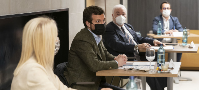 El presidente del Partido Popular, Pablo Casado, durante la reunión mantenida con el sector turístico