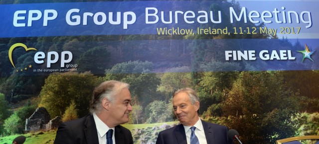 González Pons durante el encuentro con el ex primer ministro británico Tony Blair