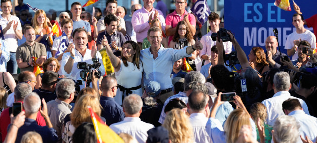 Alberto Núñez Feijóo interviene en un mitin en Santander