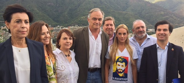 Los eurodiputados del PPE con las esposas de los principales lideres opositores venezolanos