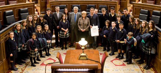 Acto con niños y niñas en el Congreso. Fuente: Congreso