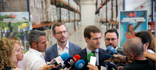 Pablo Casado atiende a los medios de comunicación