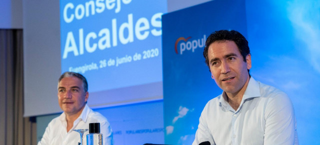 Teodoro García Egea junto con Elias Bendodo en la clausura del Consejo de Alcaldes del PP de Málaga. 