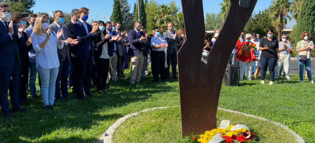 Pablo Montesinos en la ofrenda floral de la AVT en homenaje a las víctimas del terrorismo