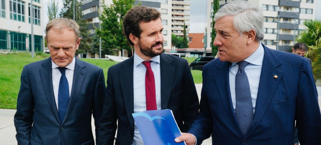 Pablo Casado, Donald Tusk y Antonio Tajani en la segunda jornada de la Convención Nacional del PP en Valladolid