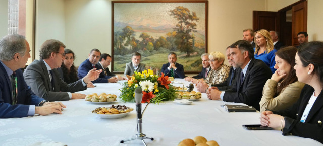 Alberto Núñez Feijóo durante el encuentro con los presidentes de los partidos políticos de la coalición Chile Vamos al que asisten el presidente de la UDI (Unión Demócrata Independiente), Javier Macaya; el presidente de RN (Renovación Nacional),Francisc