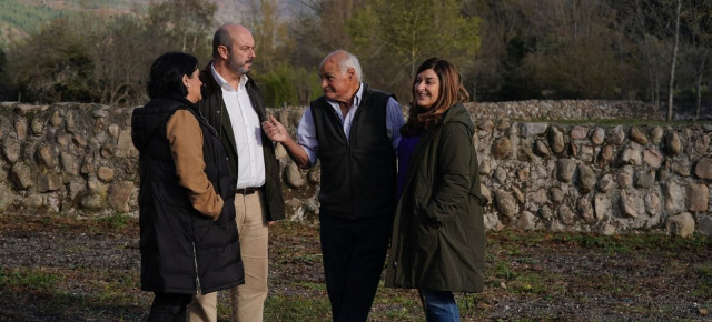 Pedro Rollán en declaraciones a los medios en Cabuérniga (Cantabria)