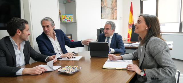 Elias Bendodo, Iñigo de la Serna, Carmen Fúnez y Borja Sémper en la reunión