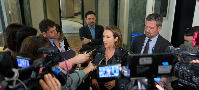 Cuca Gamarra atendiendo a los medios al inicio de la jornada 