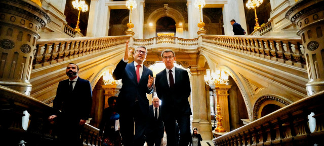 Alberto Núñez Feijóo con el presidente de la Cámara Municipal de Lisboa, Carlos Moedas