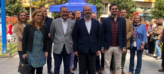 Pedro Manuel Rollán en la carpa del PP.